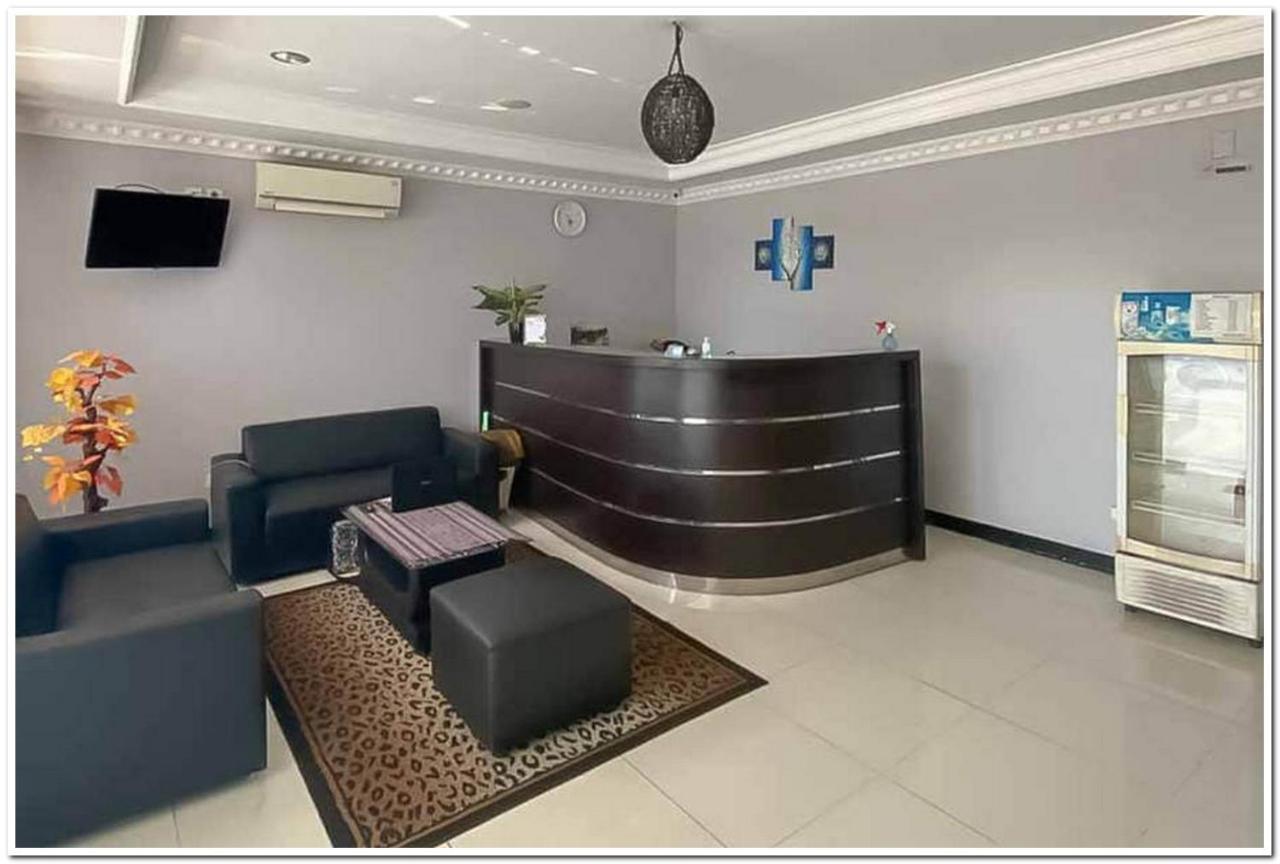 Losmen Family Syariah Bypass Juanda Mitra Reddoorz Brebek Buitenkant foto