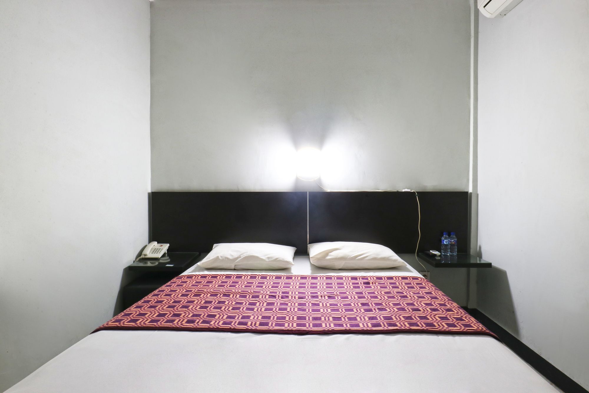 Losmen Family Syariah Bypass Juanda Mitra Reddoorz Brebek Buitenkant foto